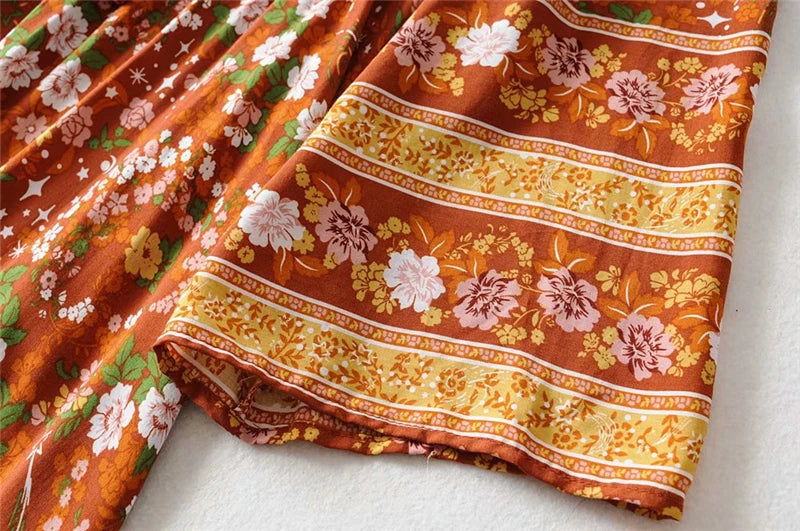 Aileens geblümtes Boho-Kleid