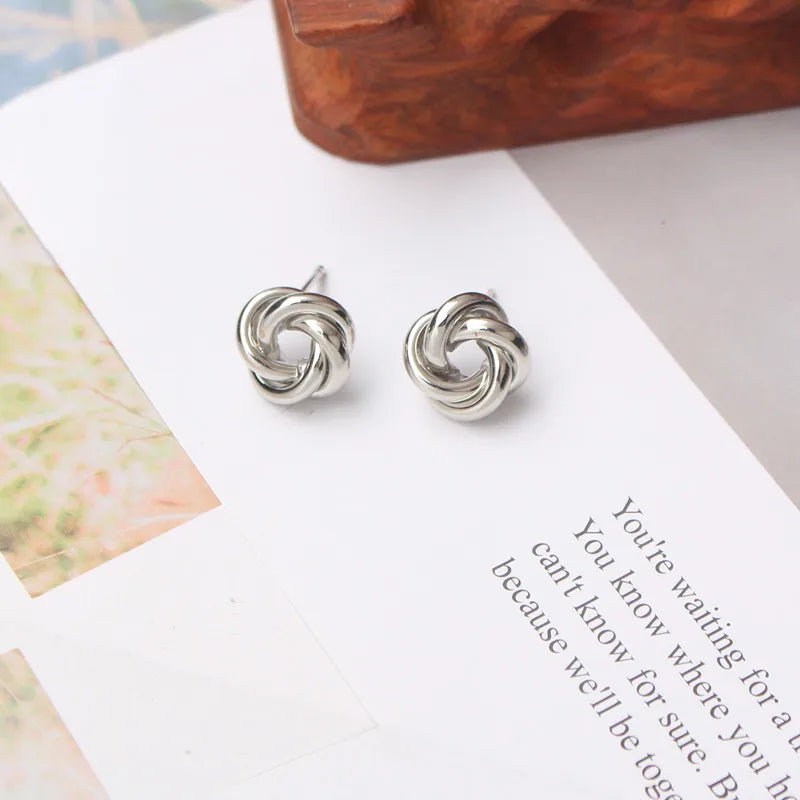 Sally's Round Earrings