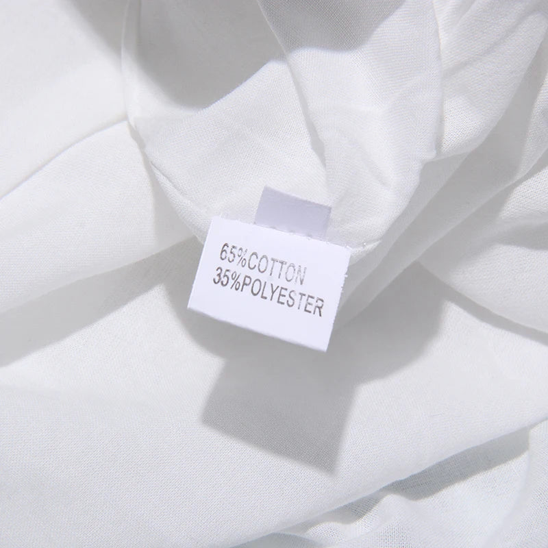 Close-up of a white fabric with a label indicating 65% cotton and 35% polyester.