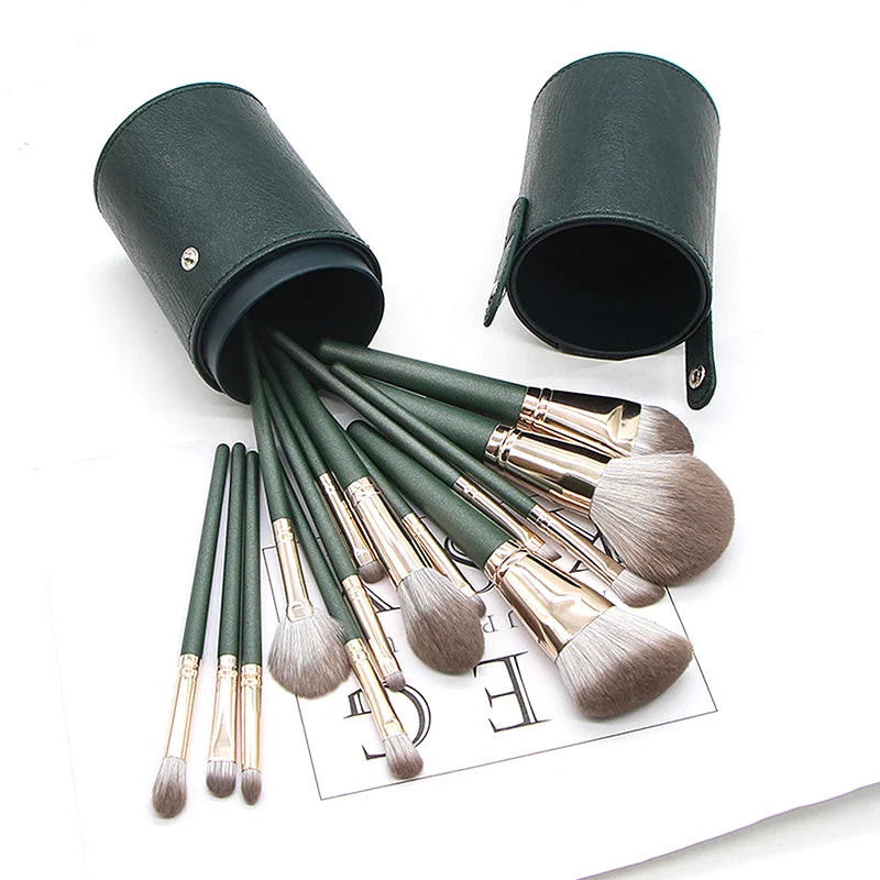 Marias Make-up-Pinsel-Set in schickem Lederetui – 14-tlg.