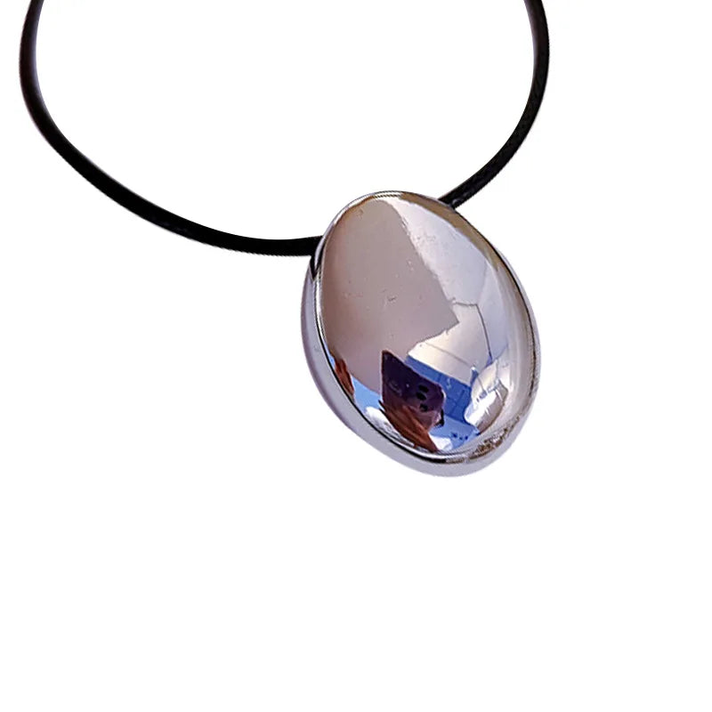 Pilar's Solid Pendant Necklace