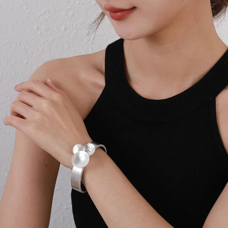 Eveline's Trendy, Stylish, Retro, Black Leather, Alloy, Magnet Lock, Bangles Bracelets