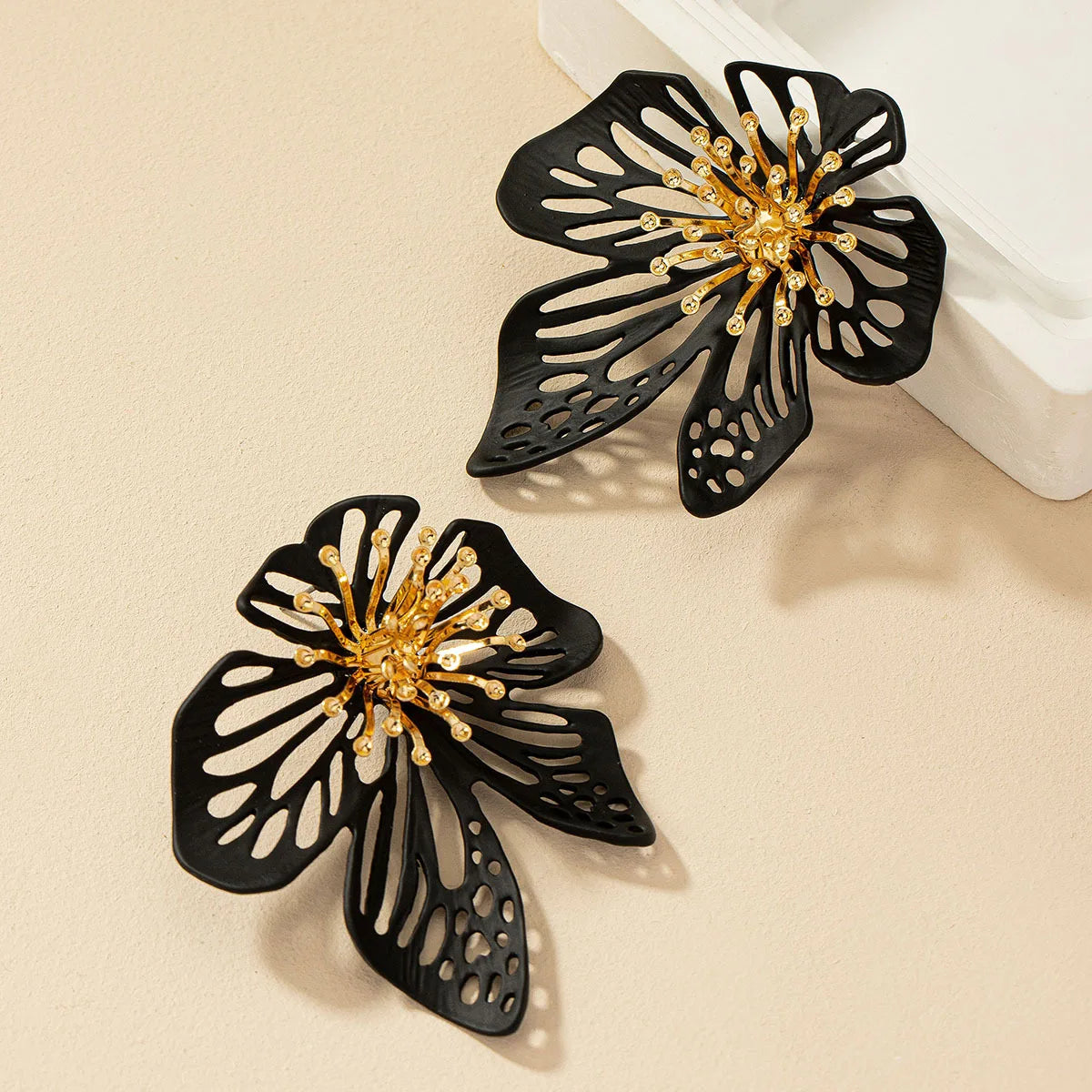 Zara's Exaggerated Flower Design Stud Earrings - Golden, Black, White