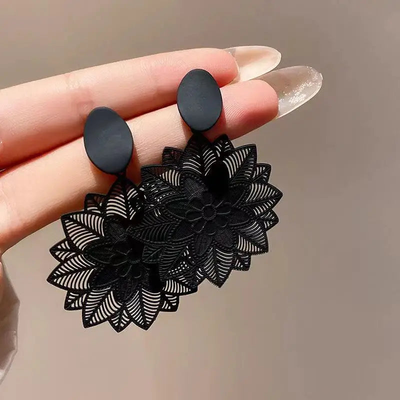 Nihal's Black Earrings Sets