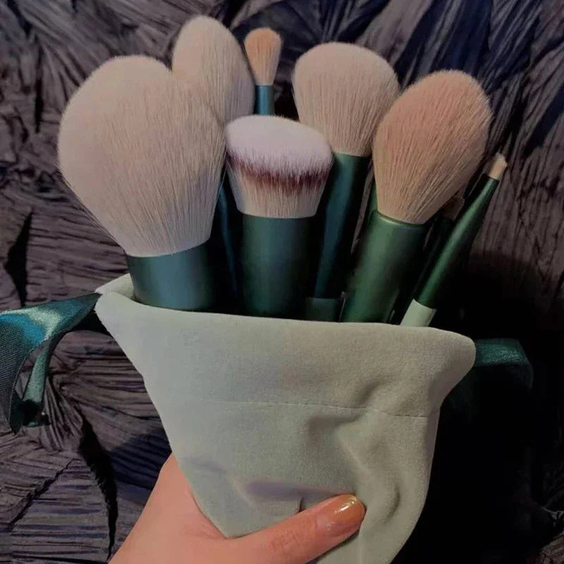 Julia's Makeup Brush Set - 13 Pcs