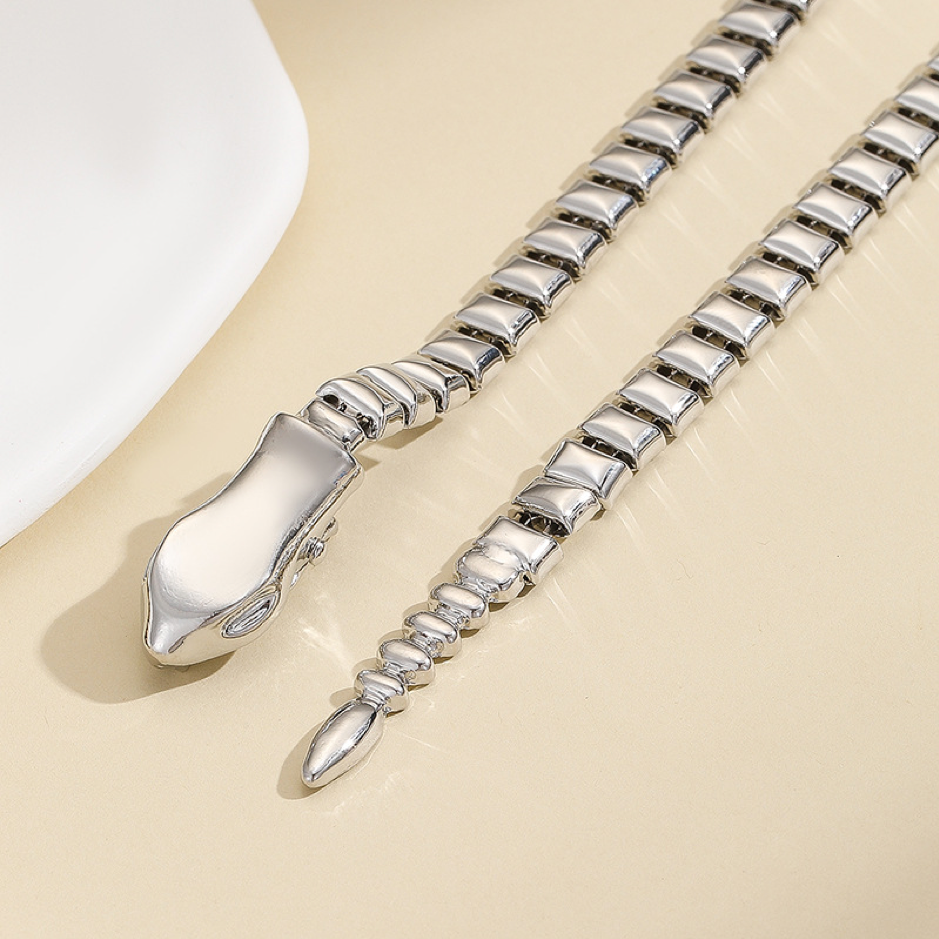 قلادة الثعبان كارمن